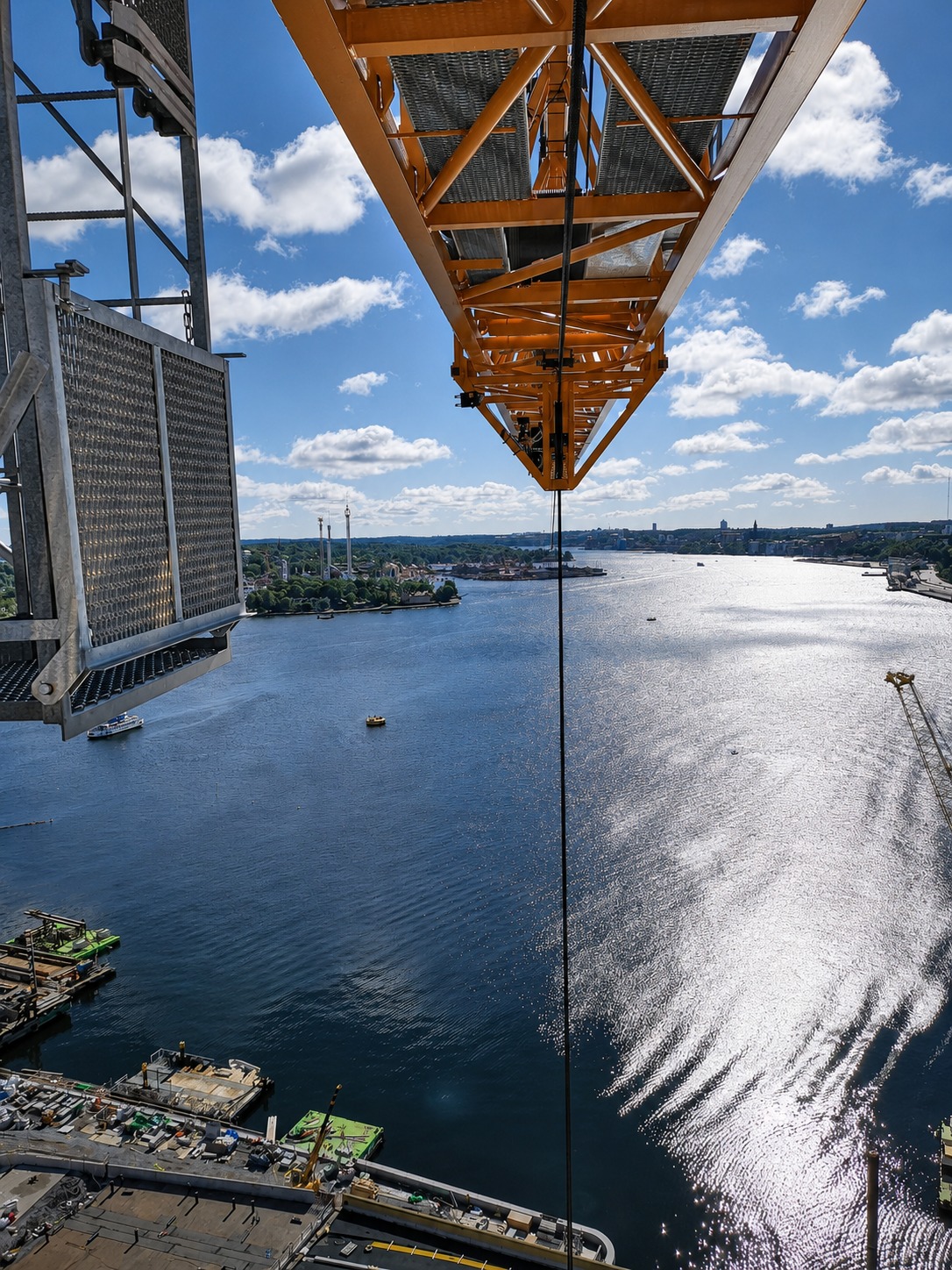 Utsikt över Stockholm och vattnet från tornkranen